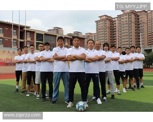 在绿茵场上绽放的狂野力量：一位女足球明星的暴力与荣耀之路